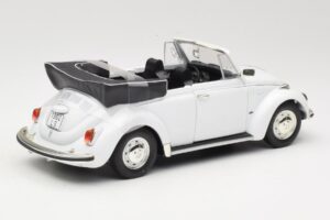 Volkswagen 1302 LS Kabriolet Biely Revell 1:18 8415 Kov – obrázok 3 z 8