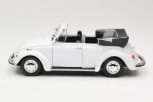 Volkswagen 1302 LS Kabriolet Biely Revell 1:18 8415 Kov – obrázok 4 z 8
