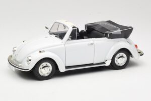 Volkswagen 1302 LS Kabriolet Biely Revell 1:18 8415 Kov