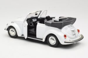 Volkswagen 1302 LS Kabriolet Biely Revell 1:18 8415 Kov – obrázok 5 z 8