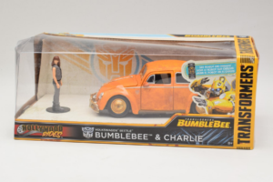 Volkswagen Beetle Bumblebee Transformers With Figure Metals Diecast 1:24 30114 Kov