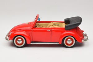 Volkswagen Beetle Kabriolet Červený Maisto 1:18 56010 Kov – obrázok 4 z 8