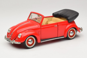 Volkswagen Beetle Kabriolet Červený Maisto 1:18 56010 Kov