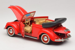 Volkswagen Beetle Kabriolet Červený Maisto 1:18 56010 Kov – obrázok 5 z 8