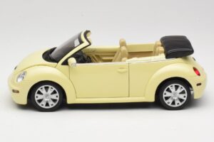 Volkswagen Beetle Kabriolet Žltý Gate 1:18 VW24108 Kov – obrázok 4 z 8
