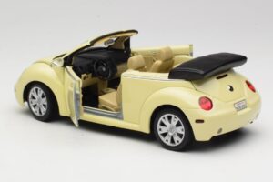 Volkswagen Beetle Kabriolet Žltý Gate 1:18 VW24108 Kov – obrázok 5 z 8