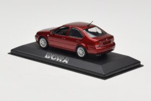 Volkswagen Bora Mk4 Red Metallic Minichamps 1:43 VW003 Kov – obrázok 3 z 4