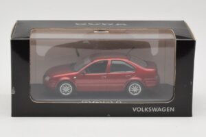 Volkswagen Bora Mk4 Red Metallic Minichamps 1:43 VW003 Kov – obrázok 4 z 4