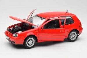 Volkswagen Golf Mk4 GTI Červený Revell 1:18 08943 Kov – obrázok 2 z 8