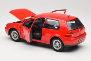 Volkswagen Golf Mk4 GTI Červený Revell 1:18 08943 Kov – obrázok 5 z 8