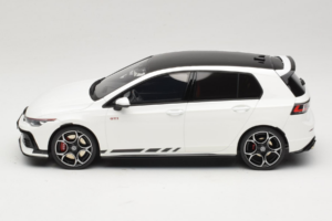 Volkswagen Golf Mk8 GTI Clubsport Pure White Otto 1:18 OT1221 Živica – obrázok 3 z 6