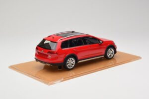 Volkswagen Golf Mk7 Alltrack Tornado Red DNA 1:18 DNA000035 Živica – obrázok 2 z 6