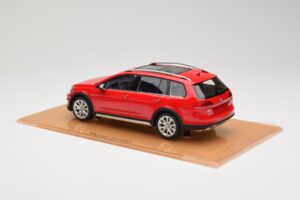Volkswagen Golf Mk7 Alltrack Tornado Red DNA 1:18 DNA000035 Živica – obrázok 5 z 6