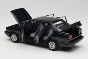 Volkswagen Jetta Mk3 CL Čierny Icartime 1:18 JETTA001 Kov – obrázok 5 z 8