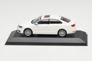 Volkswagen Jetta Mk6 Biely Minichamps 1:43 JETTA003 Kov