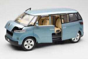 Volkswagen Microbus Concept Svetlozelený Revell 1:18 08444 Kov – obrázok 2 z 8