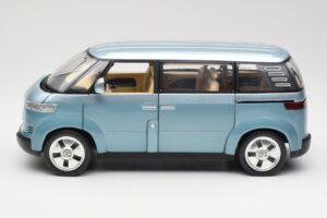 Volkswagen Microbus Concept Svetlozelený Revell 1:18 08444 Kov – obrázok 4 z 8
