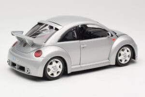 Volkswagen New Beetle RSi Strieborný Bburago 1:18 3306 Kov – obrázok 3 z 8