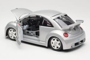 Volkswagen New Beetle RSi Strieborný Bburago 1:18 3306 Kov – obrázok 5 z 8