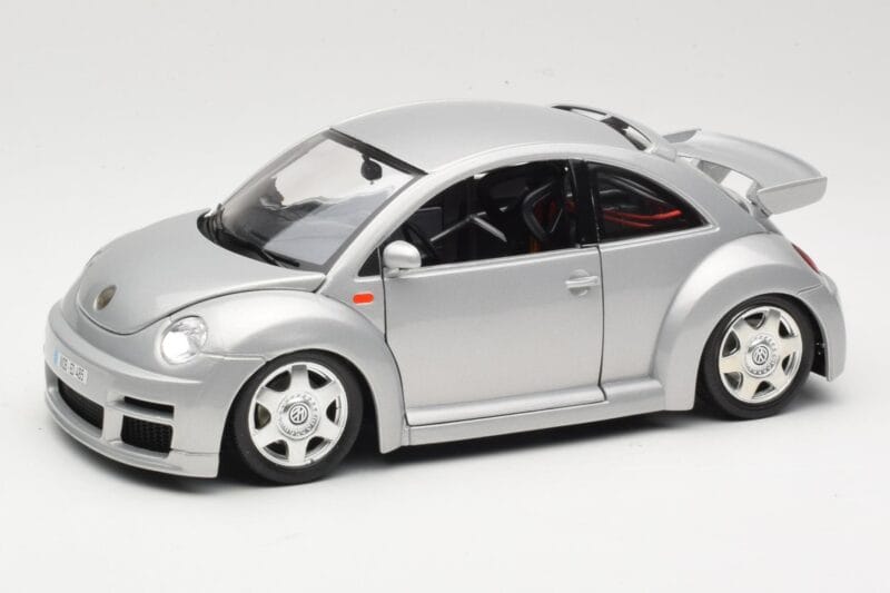 Volkswagen New Beetle RSi Strieborný Bburago 1:18 3306 Kov