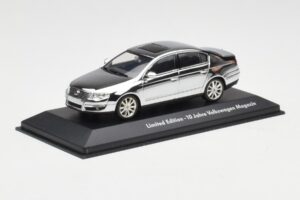 Volkswagen Passat B6 Chrome Silver 10 Years Volkswagen Magazine Minichamps 1:43 PASSAT004 Kov – obrázok 2 z 4