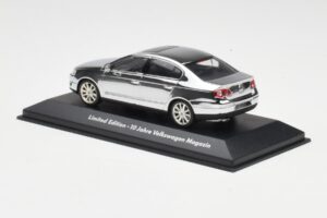 Volkswagen Passat B6 Chrome Silver 10 Years Volkswagen Magazine Minichamps 1:43 PASSAT004 Kov – obrázok 3 z 4