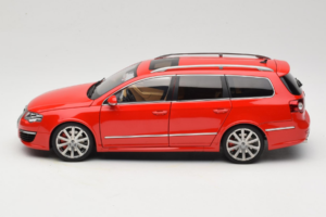 Volkswagen Passat B6 R36 Variant Červený NZG 1:18 KF044-5 Kov – obrázok 4 z 8