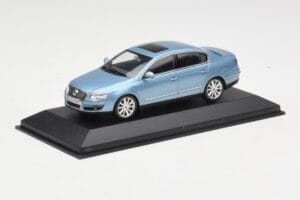 Volkswagen Passat B6 Blue Metallic Minichamps 1:43 PASSAT002 Kov – obrázok 2 z 4