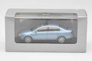 Volkswagen Passat B6 Blue Metallic Minichamps 1:43 PASSAT002 Kov – obrázok 4 z 4