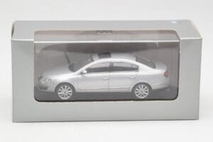 Volkswagen Passat B6 Strieborný Minichamps 1:43 PASSAT003 Kov – obrázok 4 z 4