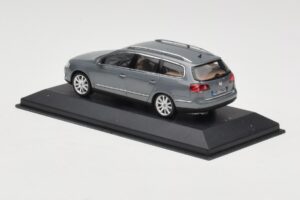 Volkswagen Passat B6 Variant Grey Metallic Minichamps 1:43 PASSAT005 Kov – obrázok 3 z 4