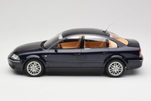 Volkswagen Passat W8 B5.5 Indigo Blue DNA 1:18 DNA000029 Kov – obrázok 3 z 6