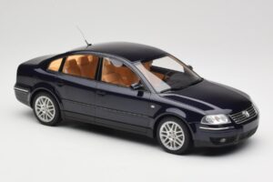 Volkswagen Passat W8 B5.5 Indigo Blue DNA 1:18 DNA000029 Kov – obrázok 4 z 6