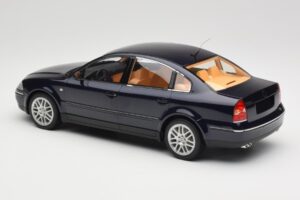 Volkswagen Passat W8 B5.5 Indigo Blue DNA 1:18 DNA000029 Kov – obrázok 5 z 6