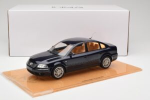 Volkswagen Passat W8 B5.5 Indigo Blue DNA 1:18 DNA000029 Kov – obrázok 6 z 6