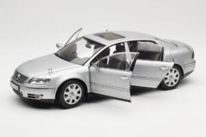 Volkswagen Phaeton D1 Silver Metallic AUTOart 1:18 79742 Kov – obrázok 2 z 8