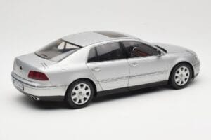 Volkswagen Phaeton D1 Silver Metallic AUTOart 1:18 79742 Kov – obrázok 3 z 8