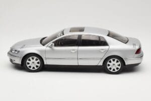 Volkswagen Phaeton D1 Silver Metallic AUTOart 1:18 79742 Kov – obrázok 4 z 8