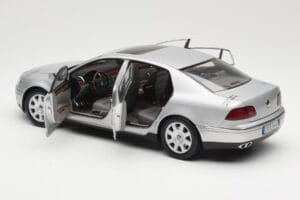 Volkswagen Phaeton D1 Silver Metallic AUTOart 1:18 79742 Kov – obrázok 5 z 8