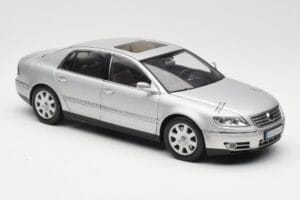 Volkswagen Phaeton D1 Silver Metallic AUTOart 1:18 79742 Kov – obrázok 6 z 8