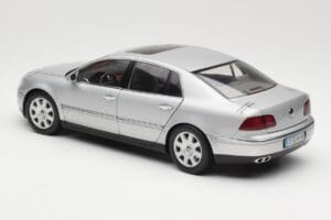 Volkswagen Phaeton D1 Silver Metallic AUTOart 1:18 79742 Kov – obrázok 7 z 8