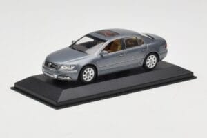 Volkswagen Phaeton Light Blue Metallic Minichamps 1:43 VW002 Kov – obrázok 2 z 4
