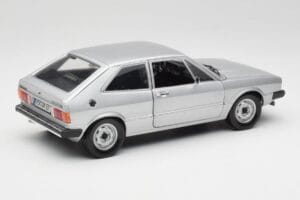 Volkswagen Scirocco GT Mk1 Silver Metallic Revell 1:18 08833 Kov – obrázok 3 z 8