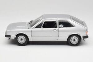 Volkswagen Scirocco GT Mk1 Silver Metallic Revell 1:18 08833 Kov – obrázok 4 z 8