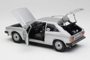 Volkswagen Scirocco GT Mk1 Silver Metallic Revell 1:18 08833 Kov – obrázok 5 z 8