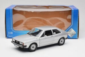 Volkswagen Scirocco GT Mk1 Silver Metallic Revell 1:18 08833 Kov – obrázok 8 z 8