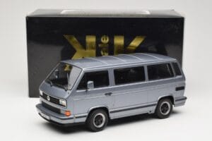 Volkswagen T3 Porsche B32 Minibus Modrý KK-Scale 1:18 KKDC180221 Kov – obrázok 6 z 6