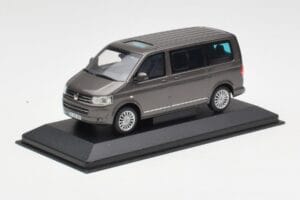 Volkswagen T5 Bus Bronze Metallic Minichamps 1:43 4039378412203 Kov – obrázok 2 z 4