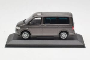 Volkswagen T5 Bus Bronze Metallic Minichamps 1:43 4039378412203 Kov