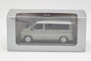 Volkswagen T5 Bus Fresco Green Minichamps 1:43 T5001-B Kov – obrázok 4 z 4